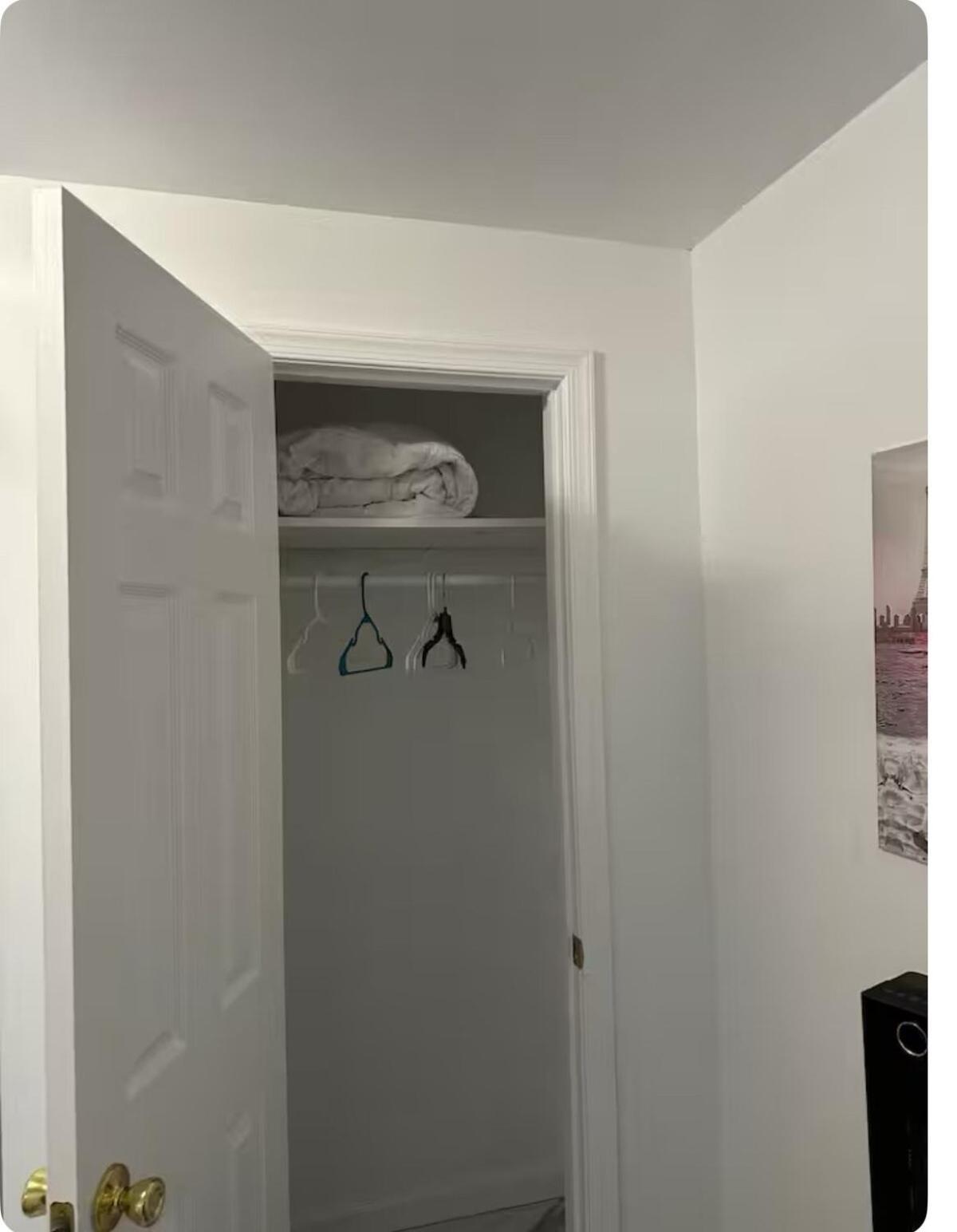 Luxury 2 Bedroom Basement Bowie