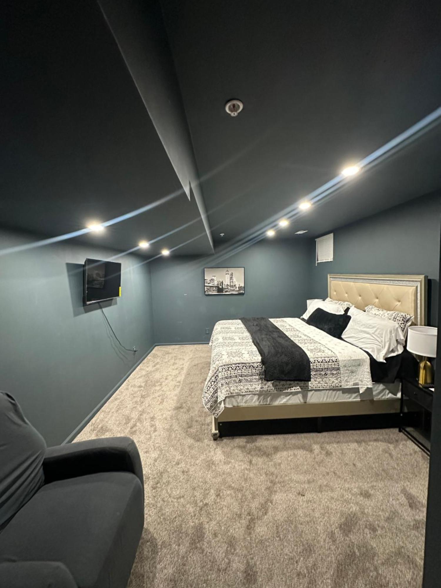 Luxury 2 Bedroom Basement * Bowie